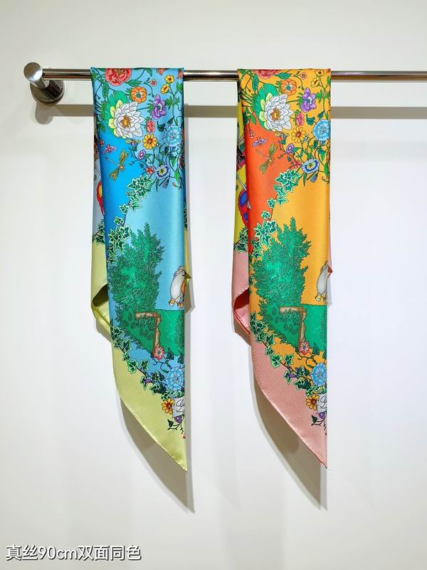 Gucci silk scarf hm12